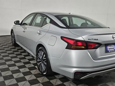 Used 2024 Nissan Altima 2.5 SV image 6