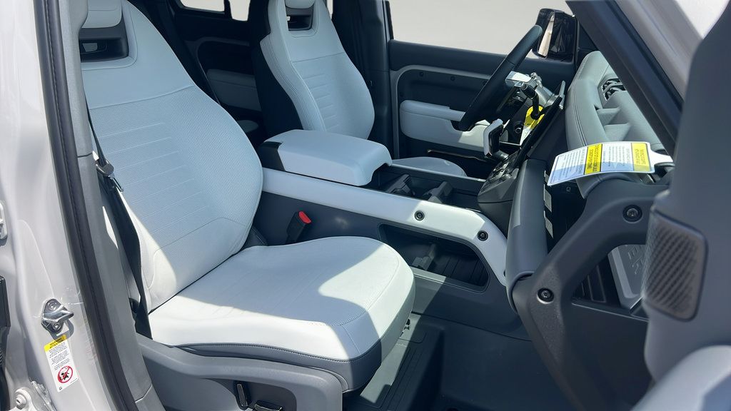 New 2026 Land Rover Defender 110 AWD/4WD image 19