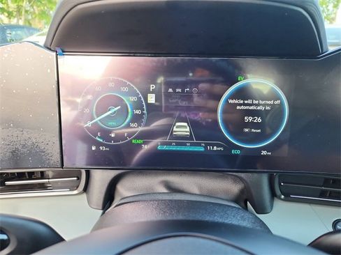 New 2025 Hyundai Elantra Limited image 31