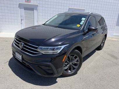 Used 2023 Volkswagen Tiguan SE w/ Panoramic Sunroof Package