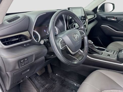 Used 2022 Toyota Highlander Bronze Edition AWD/4WD image 9