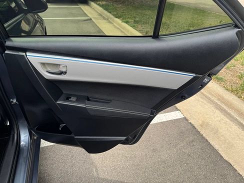 Used 2015 Toyota Corolla LE FWD image 14