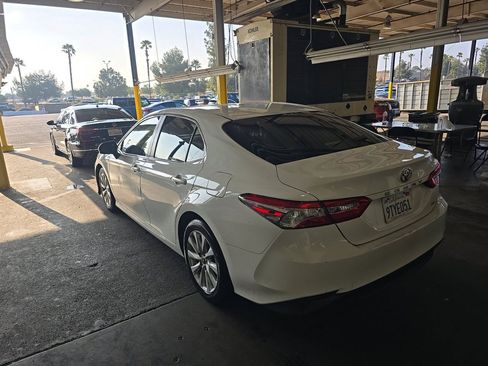 Used 2018 Toyota Camry LE FWD image 6