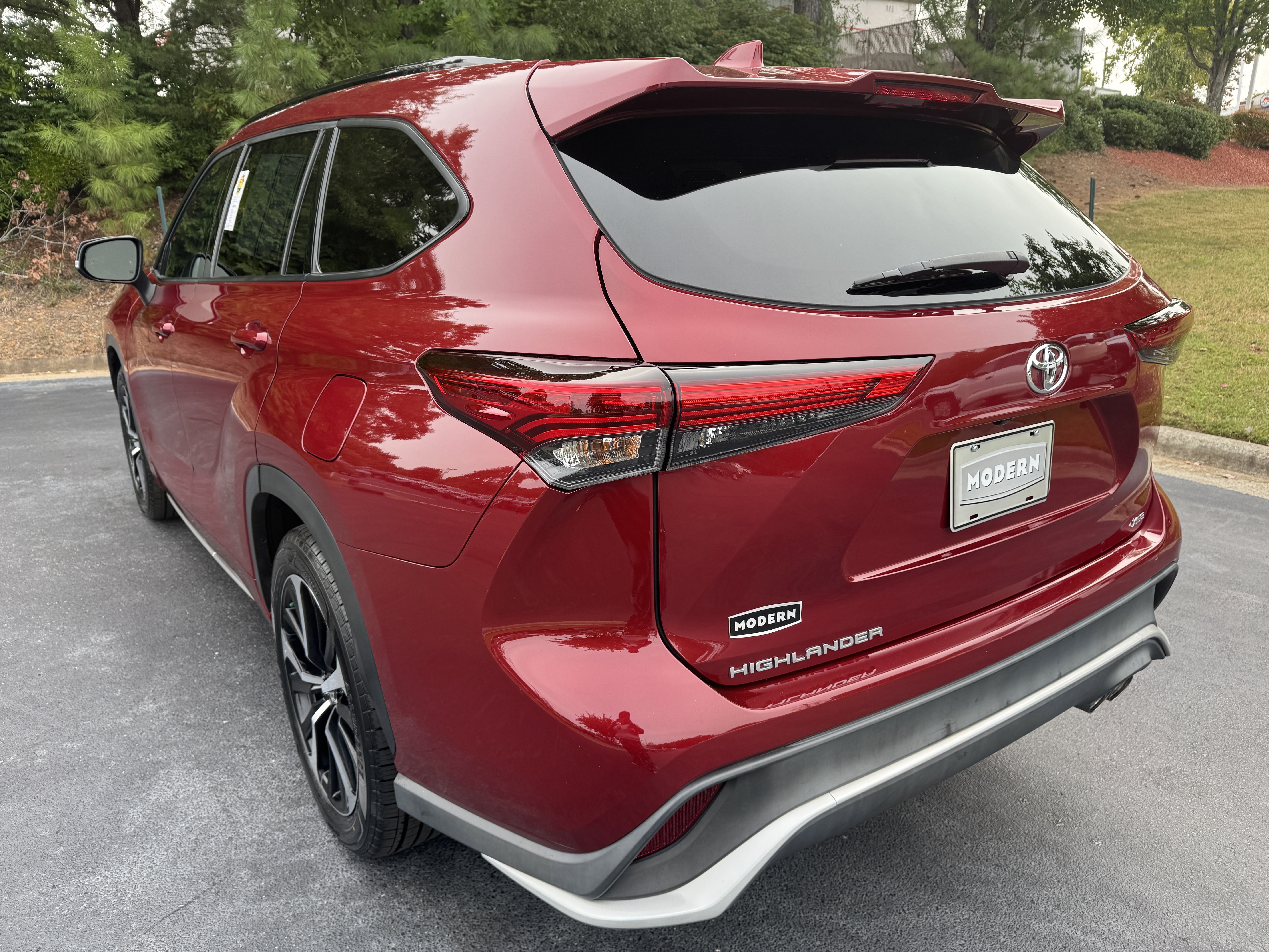 Certified 2021 Toyota Highlander XSE FWD image 7