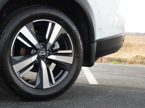 Used 2024 Nissan Rogue SL w/ SL Premium Package image 46