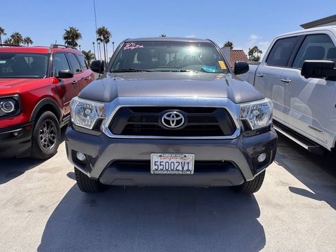 Used 2015 Toyota Tacoma PreRunner w/ SR5 Package RWD image 2