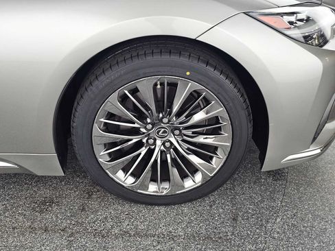 Certified 2021 Lexus LS 500 w/ Accessory Package (Z1) RWD image 9