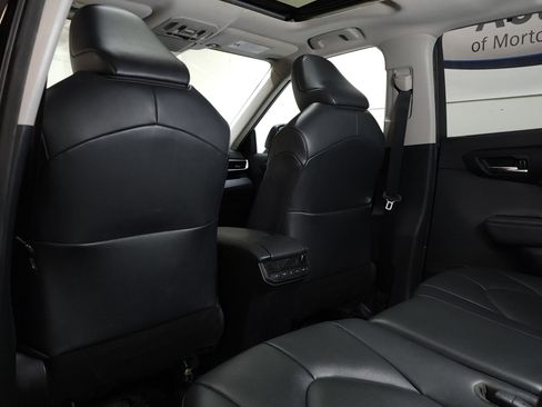 Used 2020 Toyota Highlander XLE AWD/4WD image 16