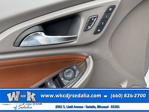 Used 2018 Chevrolet Malibu Premier w/ Premier Sun and Wheel Package FWD image 18