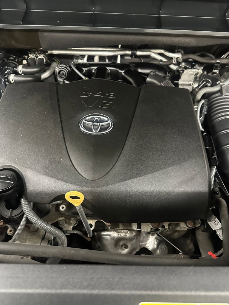 Used 2020 Toyota Highlander XLE AWD/4WD image 7