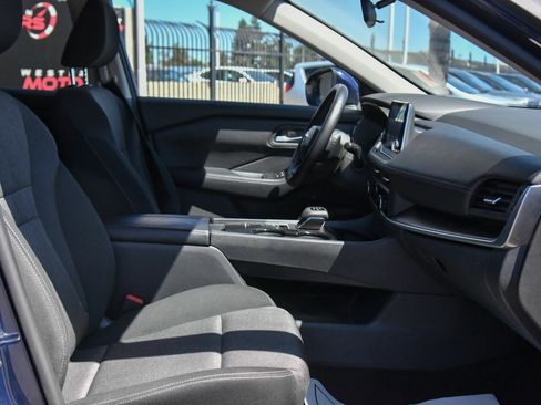 Used 2025 Nissan Rogue SV FWD image 45