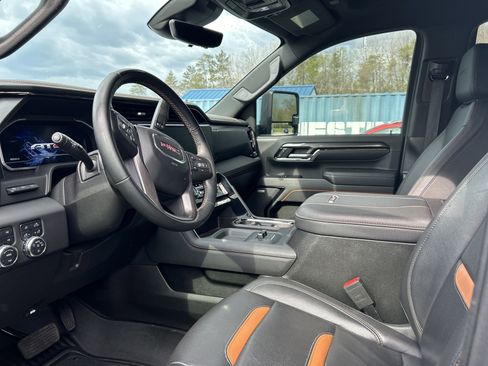 Used 2024 GMC Sierra 2500 AT4 w/ Technology Package AWD/4WD image 9