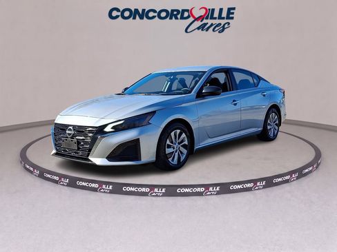 Used 2024 Nissan Altima 2.5 S FWD image 3