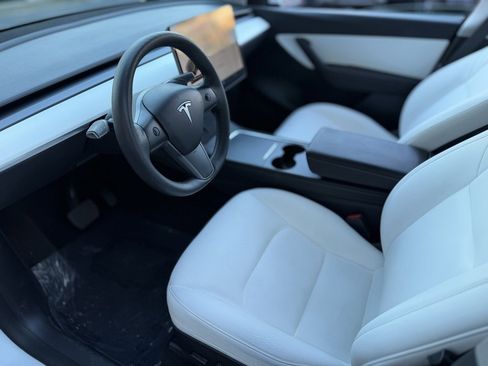 Used 2021 Tesla Model Y Long Range image 23