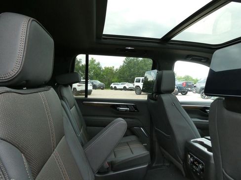New 2026 Chevrolet Suburban High Country AWD/4WD image 14