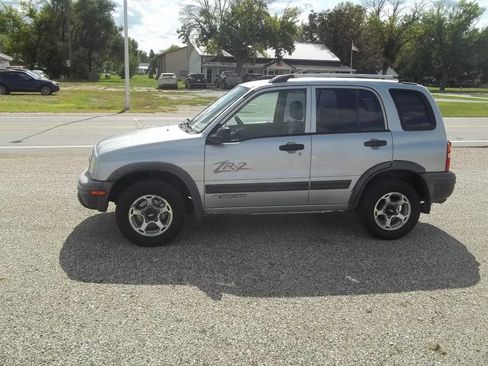 Used 2001 Chevrolet Tracker ZR2 image 4