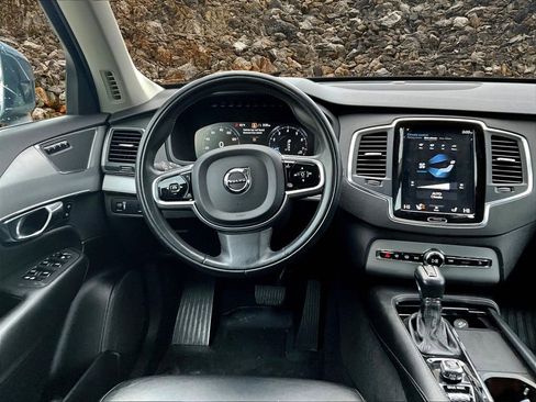Used 2021 Volvo XC90 T5 Momentum w/ Protection Package Premier image 4