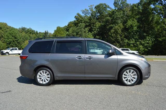 Used 2015 Toyota Sienna XLE Premium AWD/4WD image 71