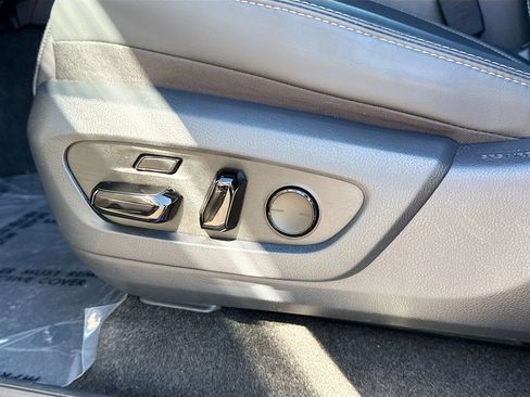 Used 2024 Lexus GX 550 w/ Accessory Package (Z1) image 21