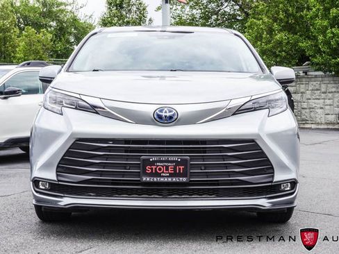 Used 2025 Toyota Sienna XLE AWD/4WD image 16
