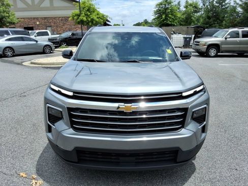 Certified 2025 Chevrolet Traverse LT w/ Driver Confidence Package FWD image 2
