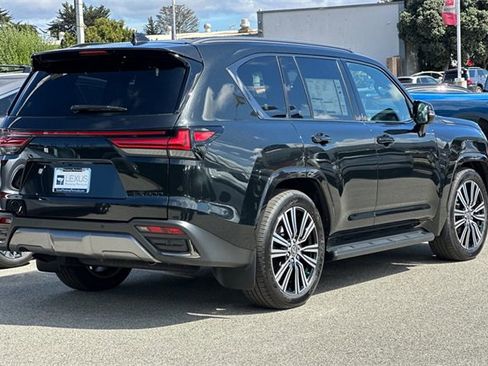 New 2025 Lexus LX 600 4WD w/ Luxury Package image 17