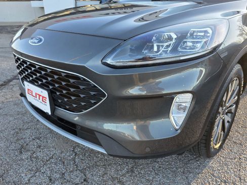 Used 2020 Ford Escape Titanium image 32
