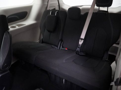 Used 2023 Chrysler Voyager LX image 18