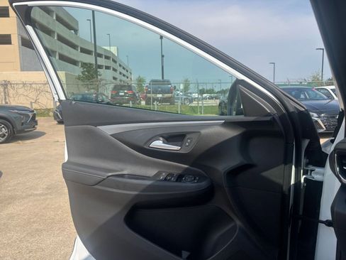 Used 2025 Buick Envista Sport Touring FWD image 18