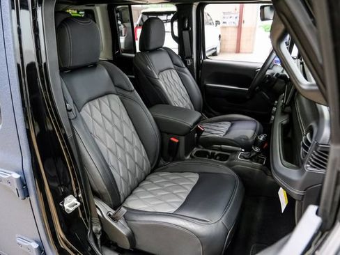 Used 2024 Jeep Wrangler Unlimited Rubicon w/ Technology Group AWD/4WD image 78