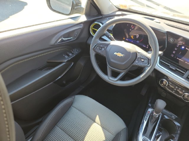 Used 2026 Chevrolet Trax LT FWD image 14