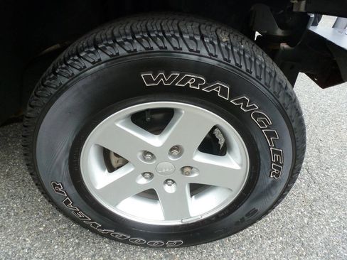 Used 2016 Jeep Wrangler Sport AWD/4WD image 18