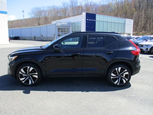 Used 2023 Volvo XC40 B5 Plus w/ Driver Assist Package AWD/4WD image 8