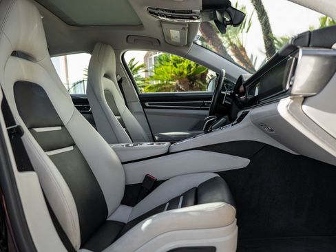 Used 2021 Porsche Panamera image 37