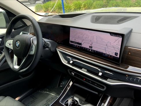 Used 2024 BMW X7 xDrive40i image 31