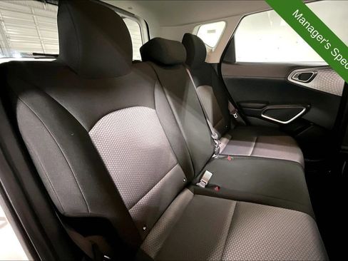Used 2025 Kia Soul LX w/ LX Technology Package FWD image 33