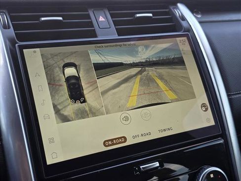 Used 2023 Land Rover Discovery Metropolitan Edition image 20