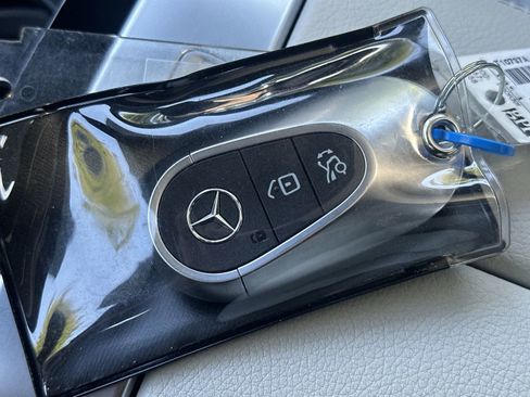 Used 2024 Mercedes-Benz GLC 300 4MATIC image 34