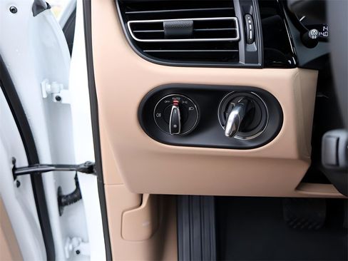 New 2026 Porsche Macan image 34