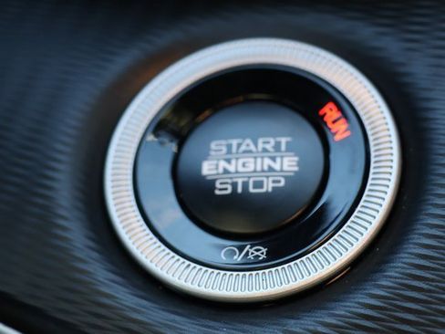 Used 2024 Jeep Grand Cherokee Laredo image 15