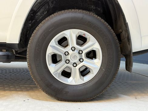 Used 2016 Toyota 4Runner SR5 Premium image 12