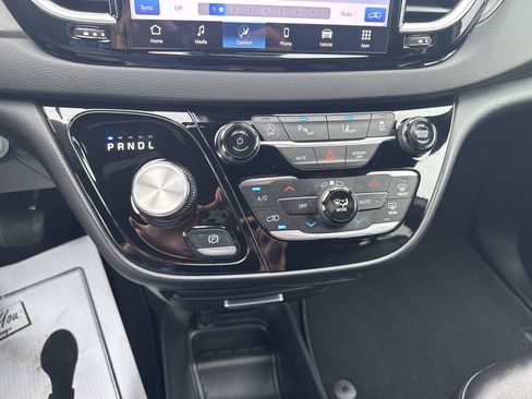 Used 2025 Chrysler Pacifica Select FWD image 24