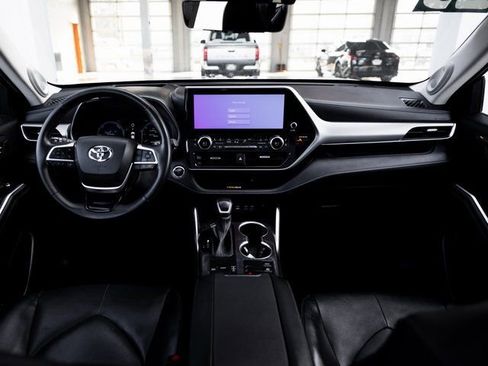 Used 2023 Toyota Highlander Platinum image 20