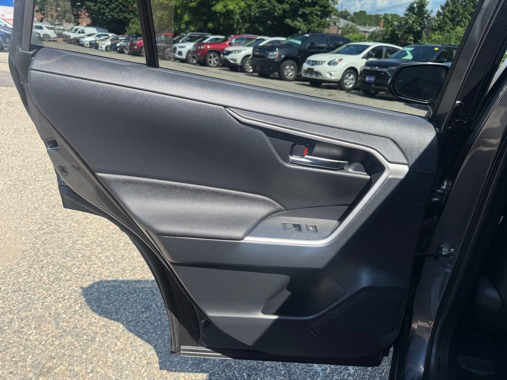 Used 2024 Toyota RAV4 SE w/ Weather & Moonroof Package AWD/4WD image 18