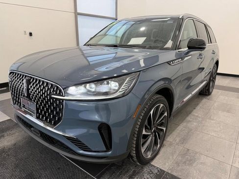 Used 2025 Lincoln Aviator Reserve w/ Equipment Group 201A image 6