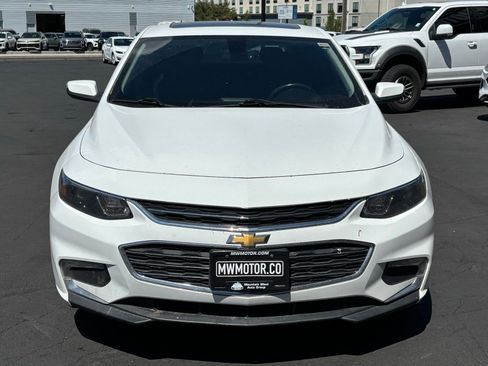 Used 2018 Chevrolet Malibu LT FWD image 2