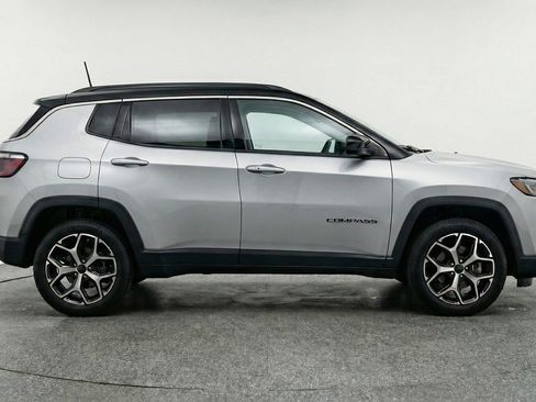 Used 2025 Jeep Compass Limited image 8