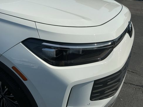 Certified 2025 Volkswagen Tiguan S w/ 18" Wheel Package image 28