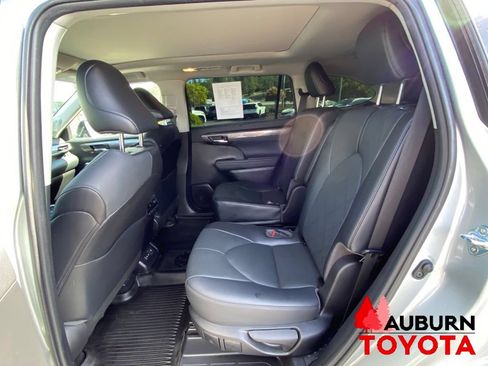 Used 2022 Toyota Highlander Platinum AWD/4WD image 29