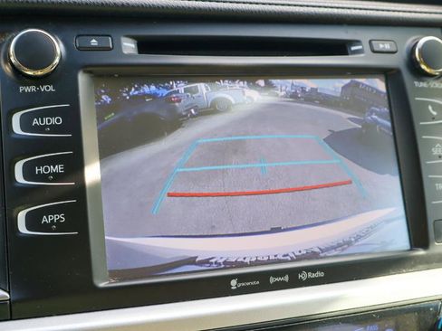 Used 2018 Toyota Highlander XLE image 21